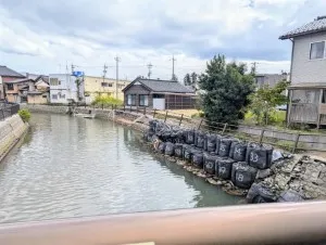 豪雨で積まれた土嚢